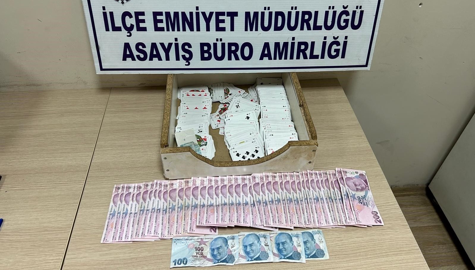 Hatay’da kumar baskını: 13 kişiye para cezası kesildi