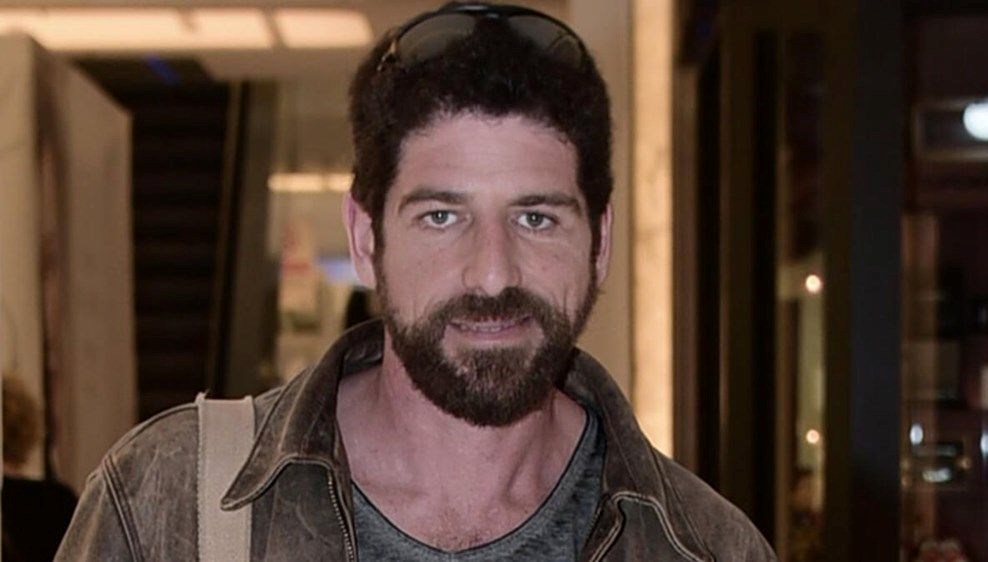 Instagram’da gelen mesajla öğrendi! Ünlü oyuncu Cemal Hünal’ın imzasıyla sertifika dağıttılar