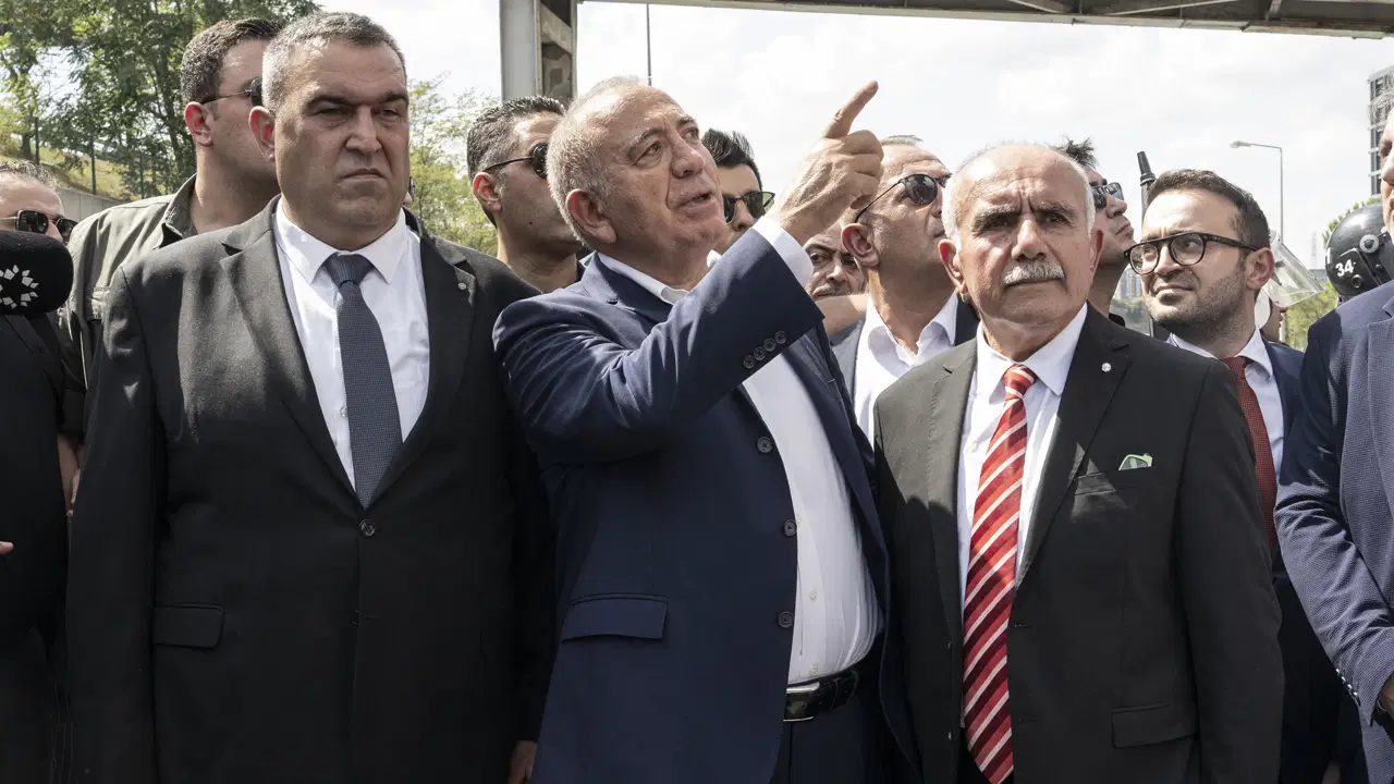 Kayyum Gürsel Tekin’den CHP’lilere giriş yasağı: 30 kişilik ‘liste’ vermiş!