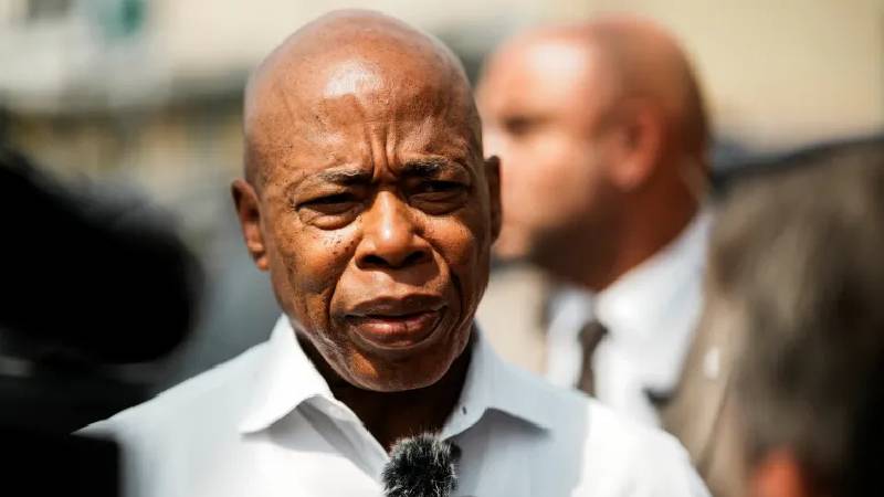 New York Belediye Başkanı Adams, yeniden seçim kampanyasından çekildiğini duyurdu