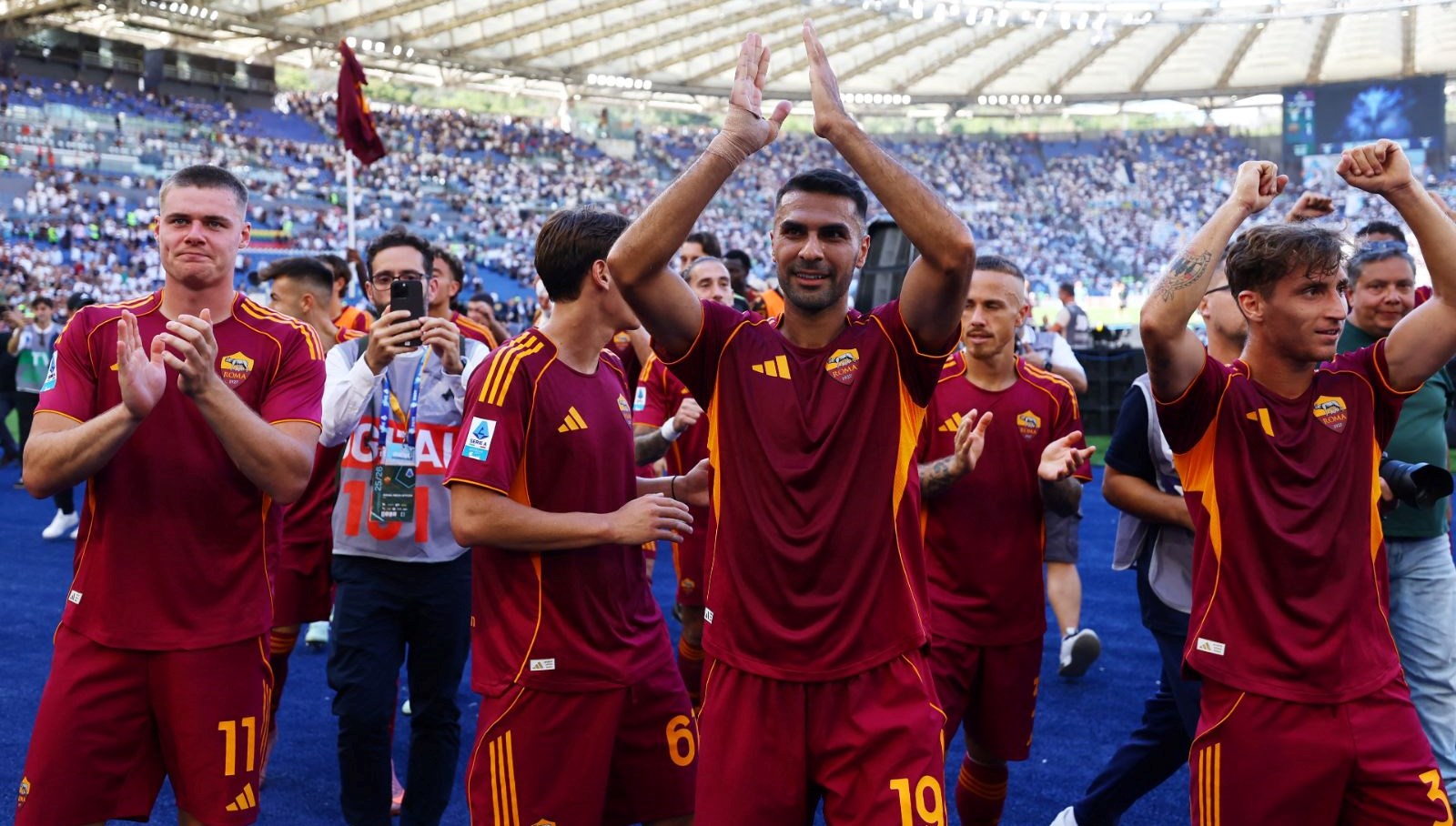 Zeki Çelik oynadı, Roma iki kırmızı kartın çıktığı derbide Lazio’yu devirdi!