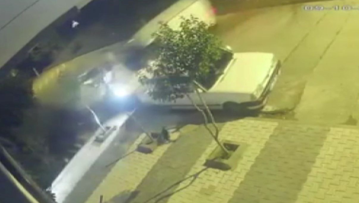 Arnavutköy’de faciadan dönüldü: Freni patlayan araç, çocukların arasına daldı