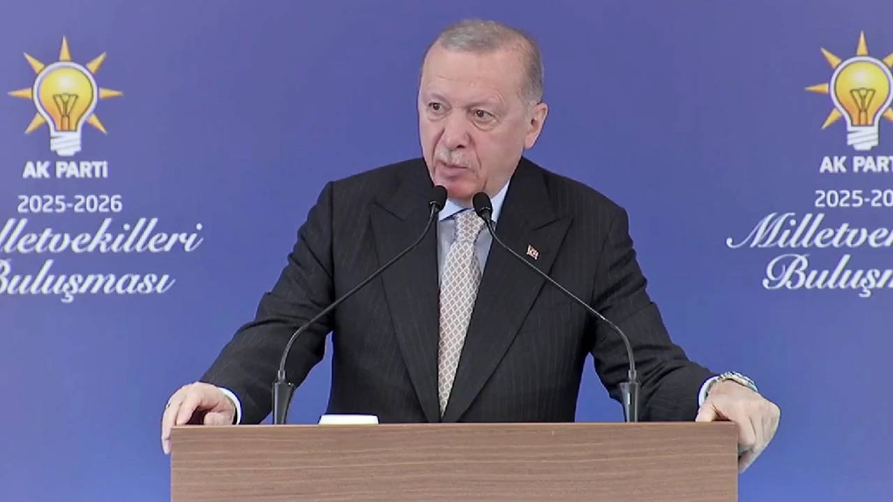 Erdoğan, kürsüde Özgür Özel’i hedef aldı: ‘Kukla genel başkanla ancak bu kadar oluyor’