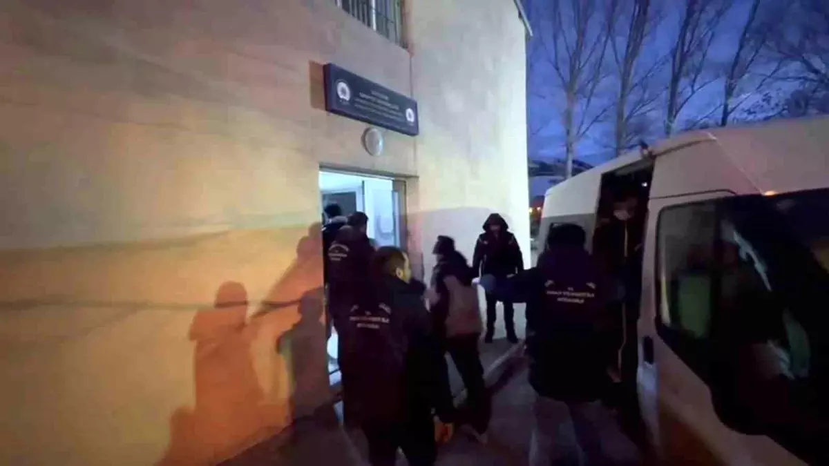 Erzurum’da Kaçak Göçmen Operasyonu: 20 Yakalandı, 3 Tutuklandı