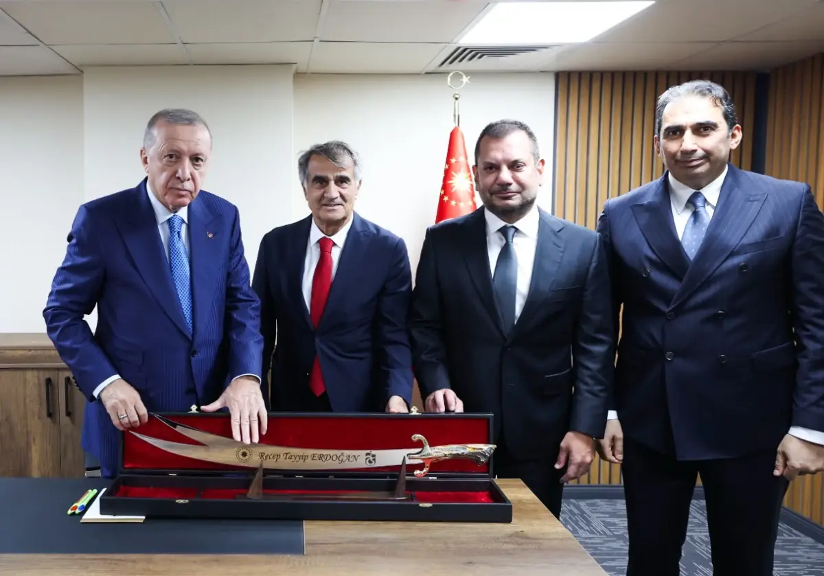 Trabzonspor Başkanı ve Efsane İsimler Cumhurbaşkanı Erdoğan ile Buluştu