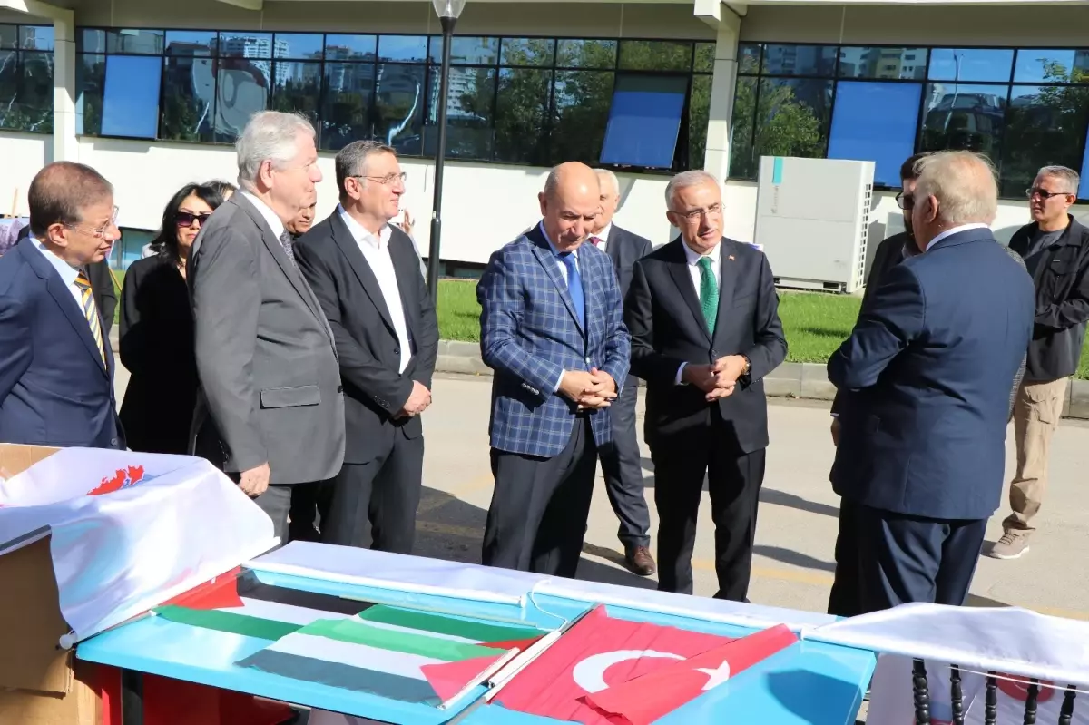 Yüksek İhtisas Üniversitesi’nde “Gazze İle Dayanışma Haftası” Düzenlendi