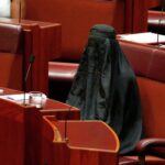 avustralyali-senator-burka-giydigi-protesto-nedeniyle-parlamentodan-men-edildi-maMJisiE.jpg