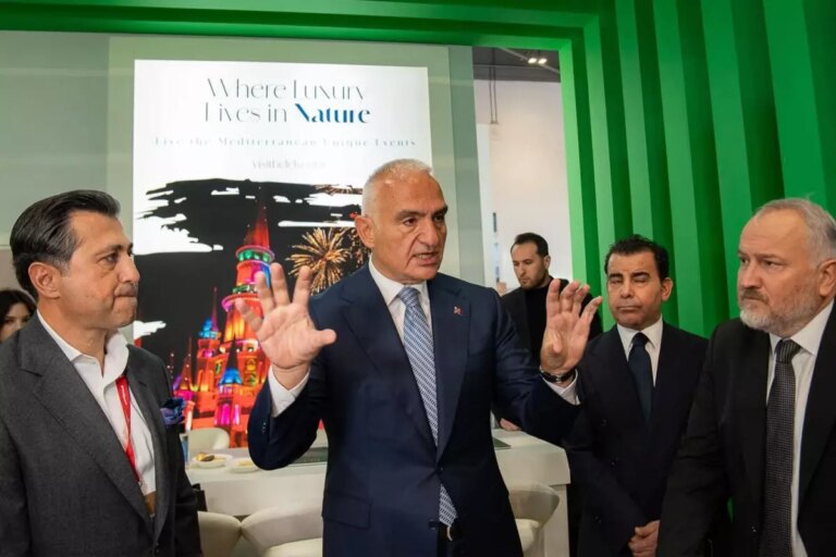 bakan ersoy turizm gelirinde yil sonu hedefimiz 64 milyar dolara emin adimlarla ilerliyoruz FL24KhpI.jpg