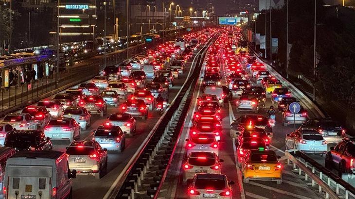 İstanbul’da trafik kilit! Yoğunluk yüzde 83’e çıktı