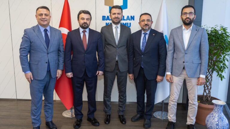 kanal7 medya grubundan bik genel muduru abdulkadir caya hayirli olsun ziyareti HV3x32ps.jpg