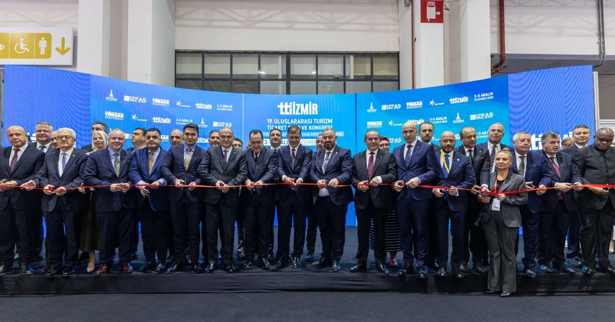 54-ulke-ve-381-katilimci-izmirde-turizm-zirvesinde-bulustu-CfbxN4B3.webp