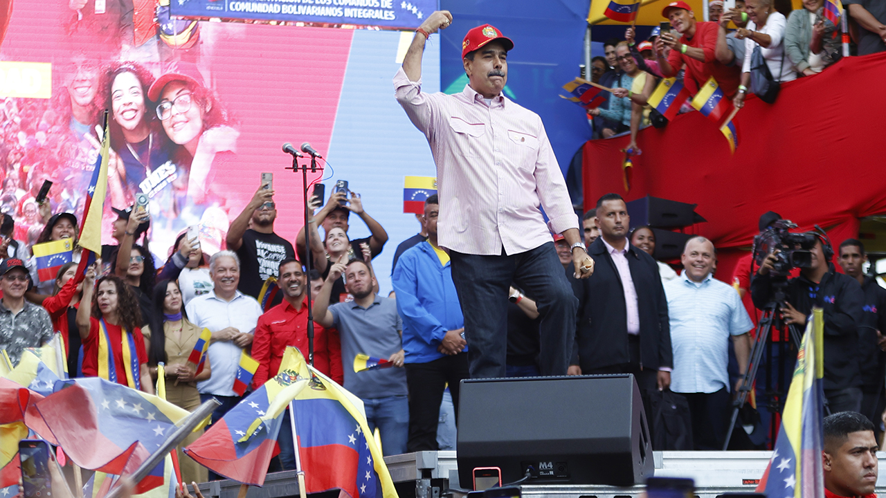 maduro-baris-istiyoruz-dedi-sadakat-sozu-verdi-8TNTDGr5.jpg