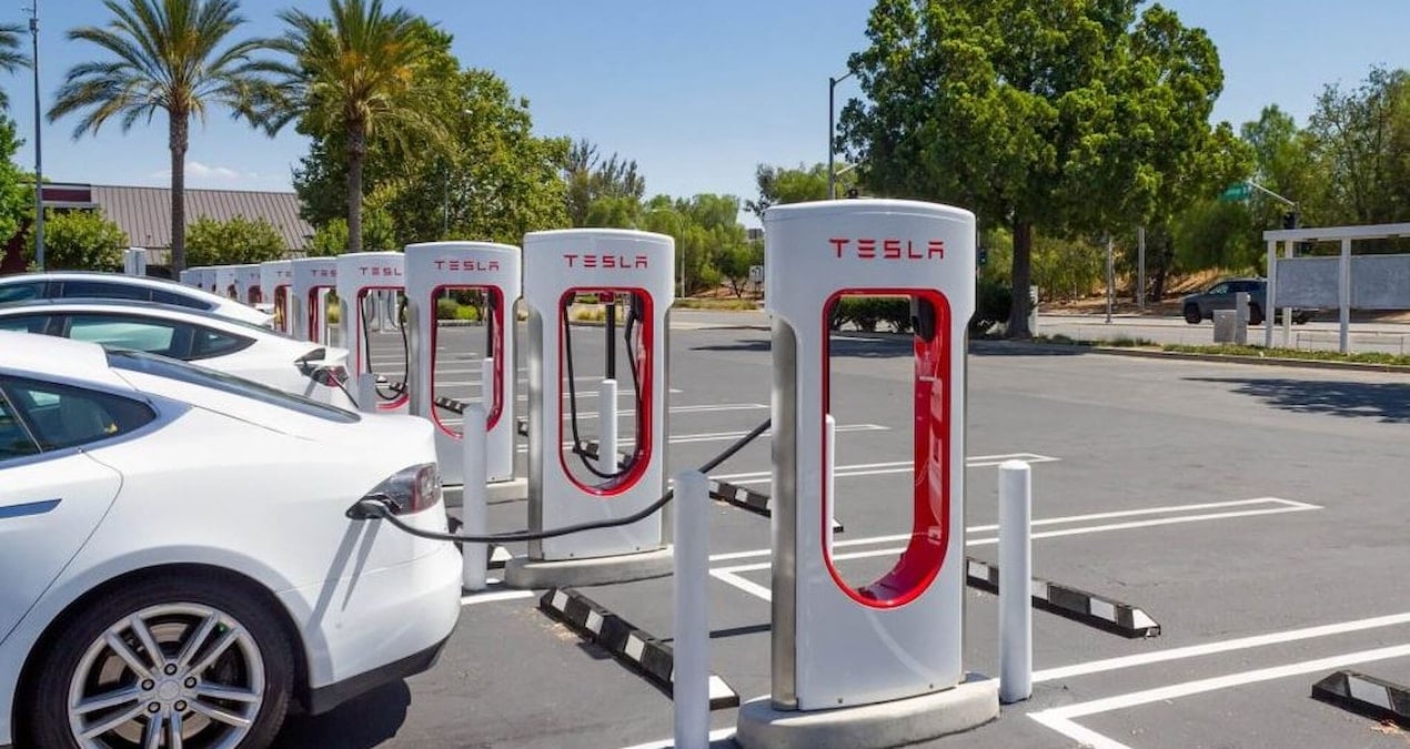 Tesla, İstanbul’a iki istasyon daha açtı! 16 şarj ünitesi ile hizmete girdi