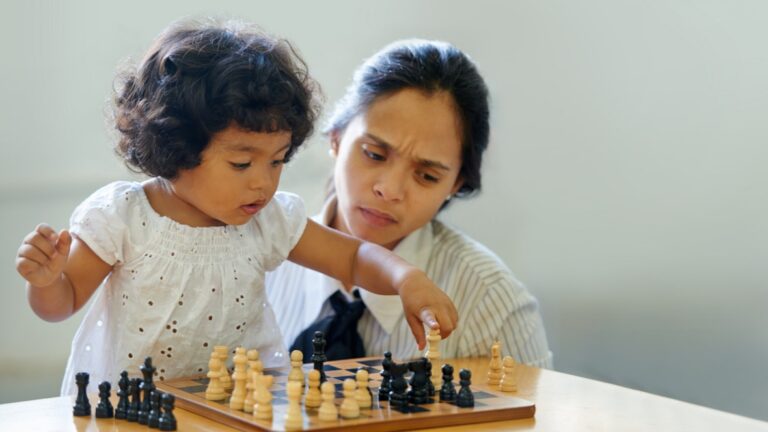 uc-yasindaki-hintli-cocuk-satranc-tarihine-gecti-Qx26vO4B.jpg