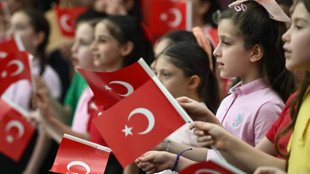 avukat-nazan-moroglundan-23-nisan-mesaji-ulusal-egemenlik-demokrasinin-temel-dayanagidir-dKKul5yj